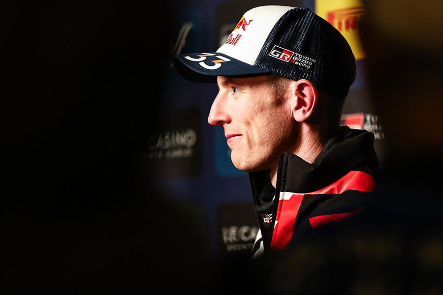 Elfyn Evans第二日的強力競爭對手,竟是與Sébastien Ogier網內互打~! 圖為Elfyn Evans。