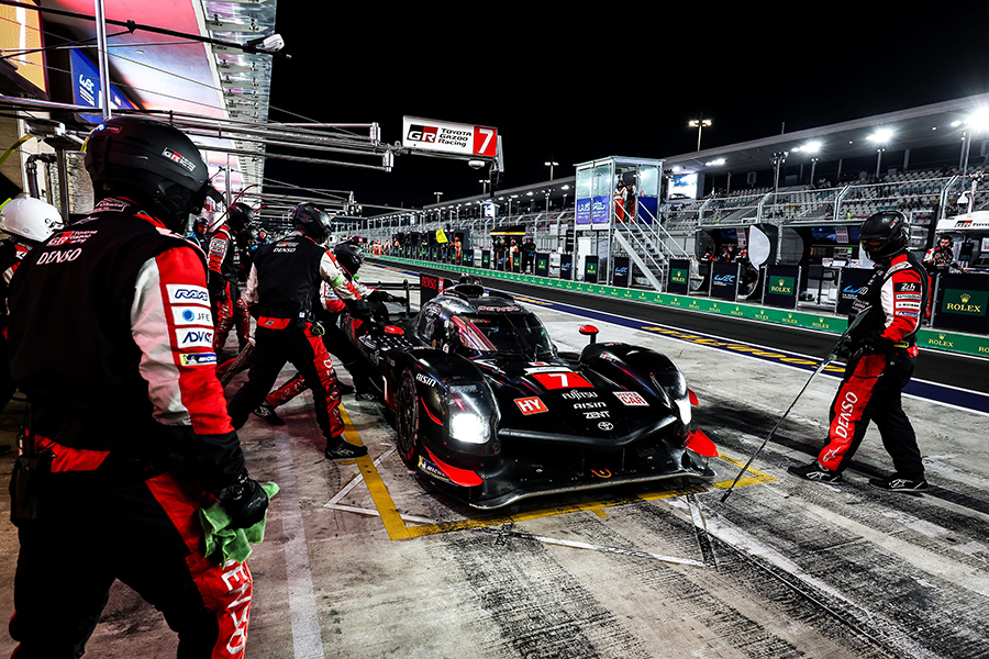 賽事中段的雨勢成為本場比賽的重要時刻,TOYOTA GAZOO Racing也在正確的判斷下搶下領先位置。