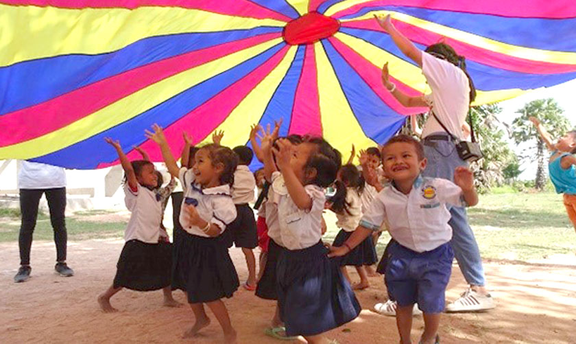 傳愛背包志工團隊，負責整理清潔民眾捐贈的愛心玩具