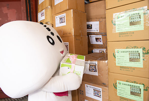 打包送上貨櫃中