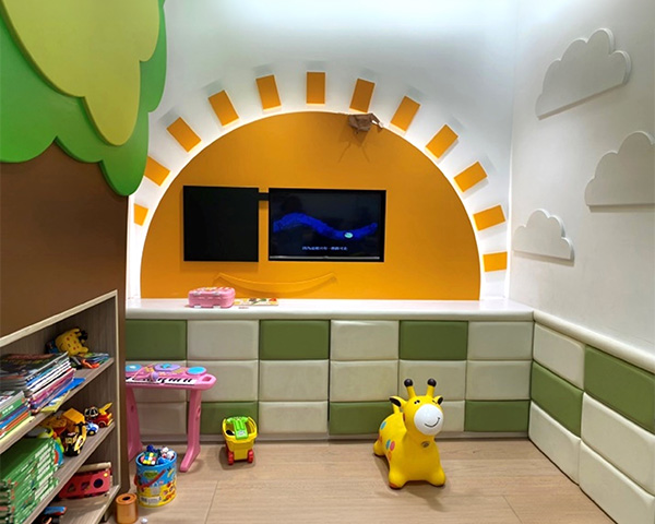 顧客前來捐贈玩具，享受環保寓教於樂