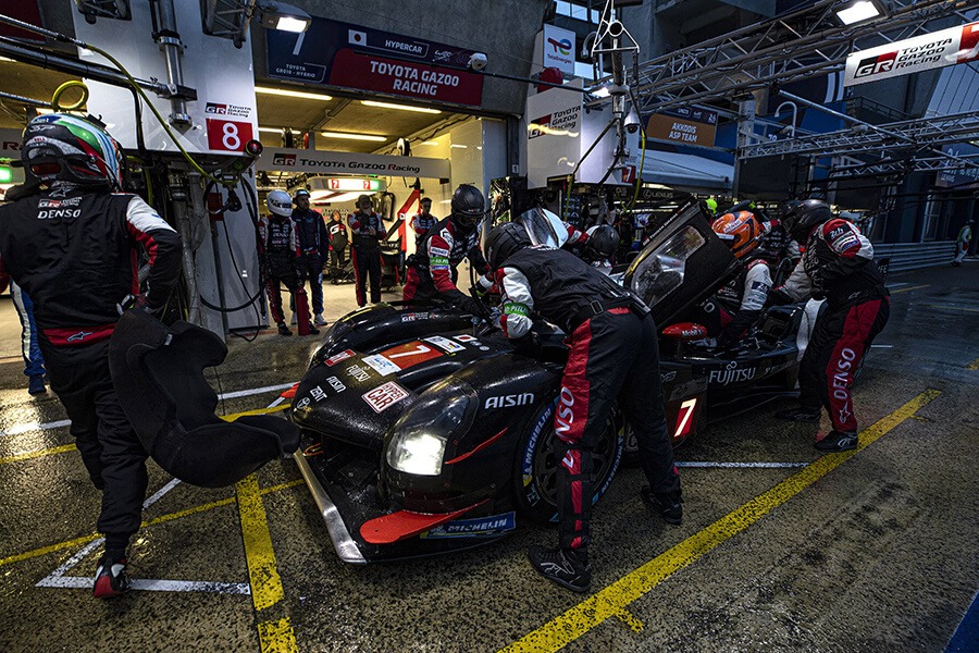 保時捷在排位賽相當強勢，不過下雨之後就是GR010 HYBRID展現四驅優勢。