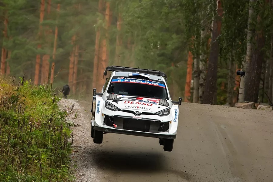 Sami Pajari在SS1撞車之後絲毫不影響後頭的速度發揮，在首個全日賽程就在SS9拿下首個頂級別賽段勝利。