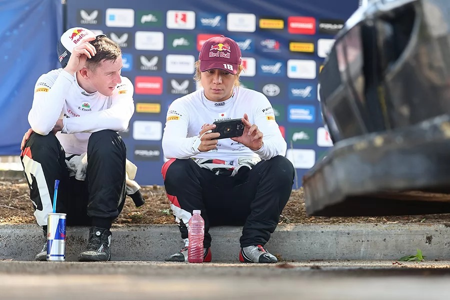 Elfyn Evans(左)與勝田貴元(右)兩人皆一度退賽，最終把握周日單獨搶分機會先後拿下第三與第五。