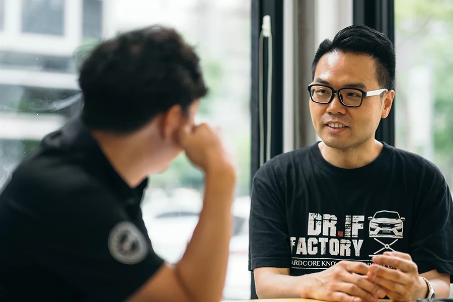  對於這部手排GR SUPRA，亦甫的感想居然是「大魔王!!」。