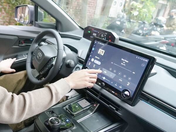 純電簡約智能座艙