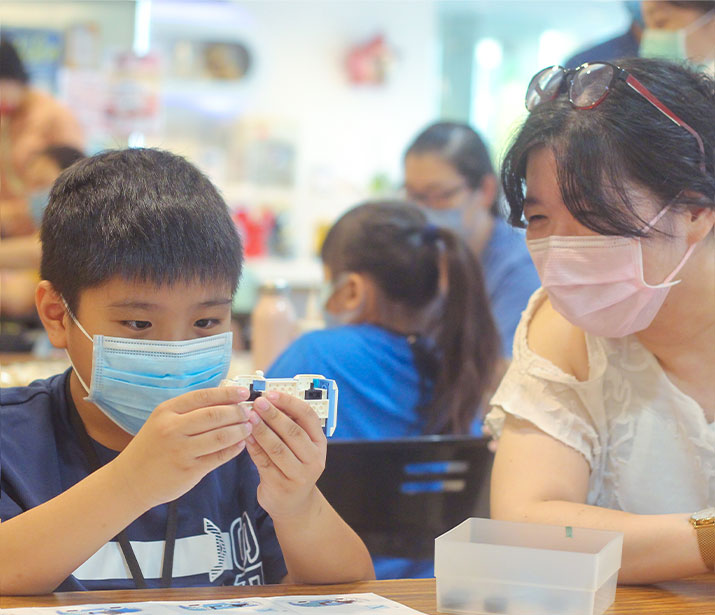 2022年活動花絮照片 小朋友發揮創意組裝樂高