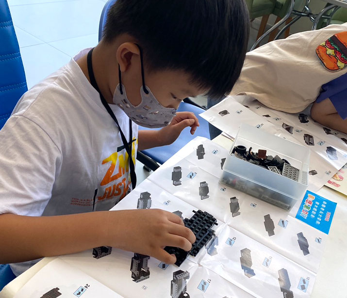 2023年活動花絮照片 小朋友動手組裝心目中的樂高車